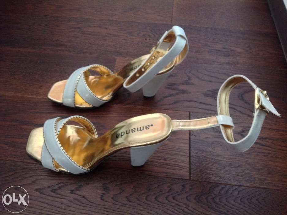 Sandale comode si elegante