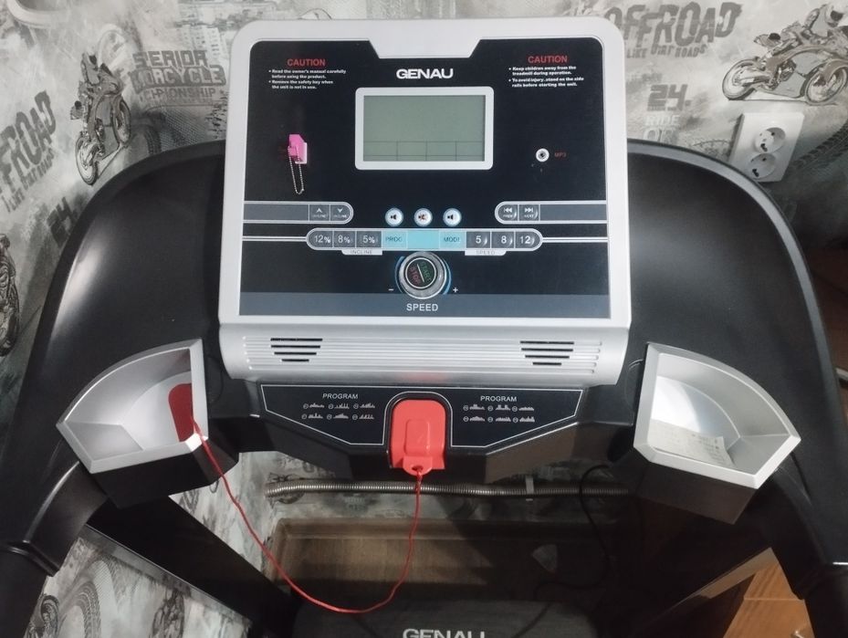 Продам беговую дорожку Genau M800