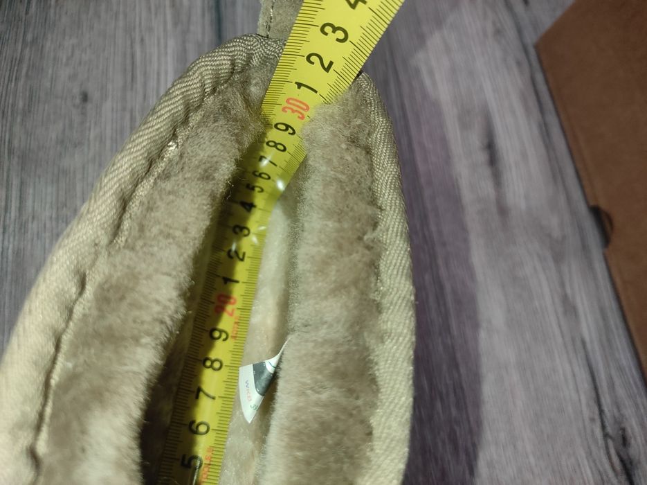 Vând UGG marimea 38