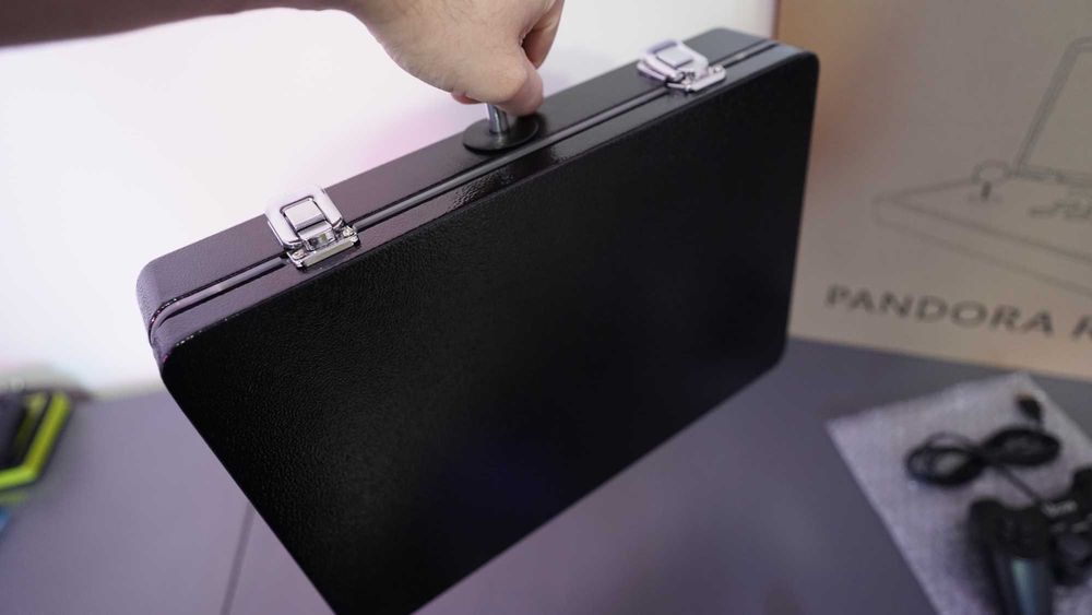 Портативна Аркадна Конзола в Куфар - 14 инча екран, батерия, компютър