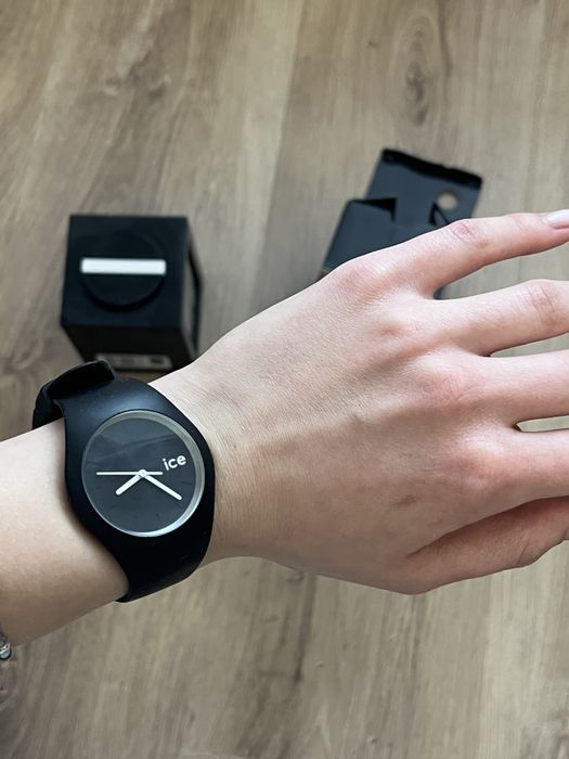 Черен часовник ice watch