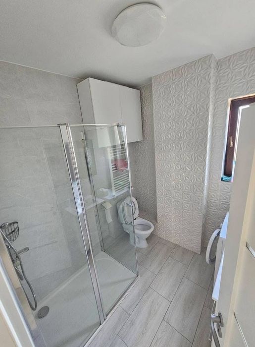 Persoana fizica inchiriez apartament 3 camere + curte