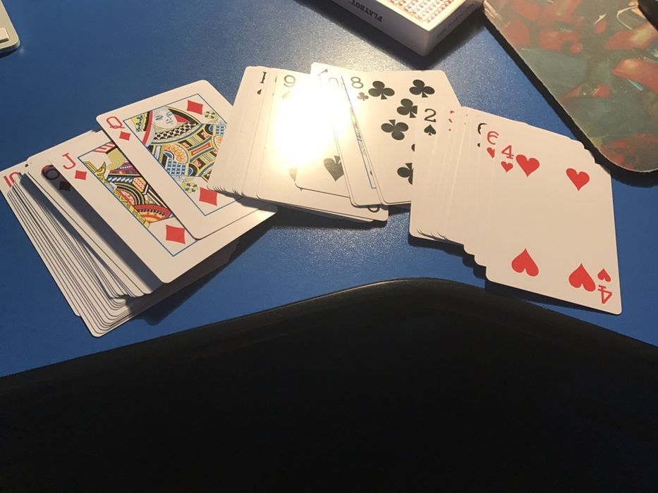 Cărți de joc plastifiate noi superfaine