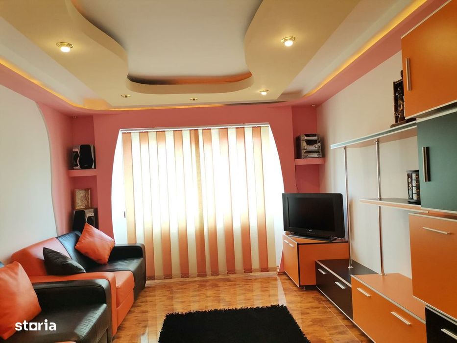 Apartament 3 camere, etaj 4, cu balcon