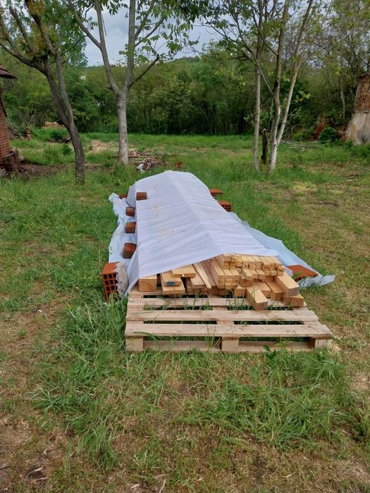 Продавам къща в с.Писарово общ.Искър обл Плевен на 2 етажа ,двор гараж