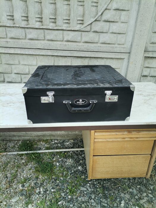 Vand geamantan Hoffburg Viena