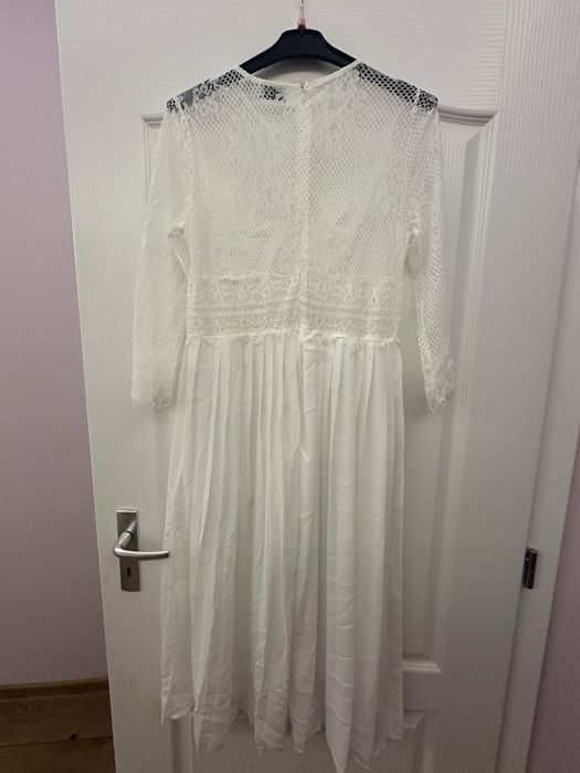 Рокля с дантела