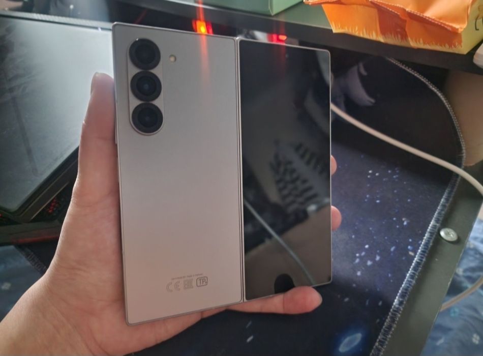 Samsung Z Fold 6