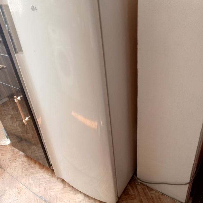 Холодильник почти новая