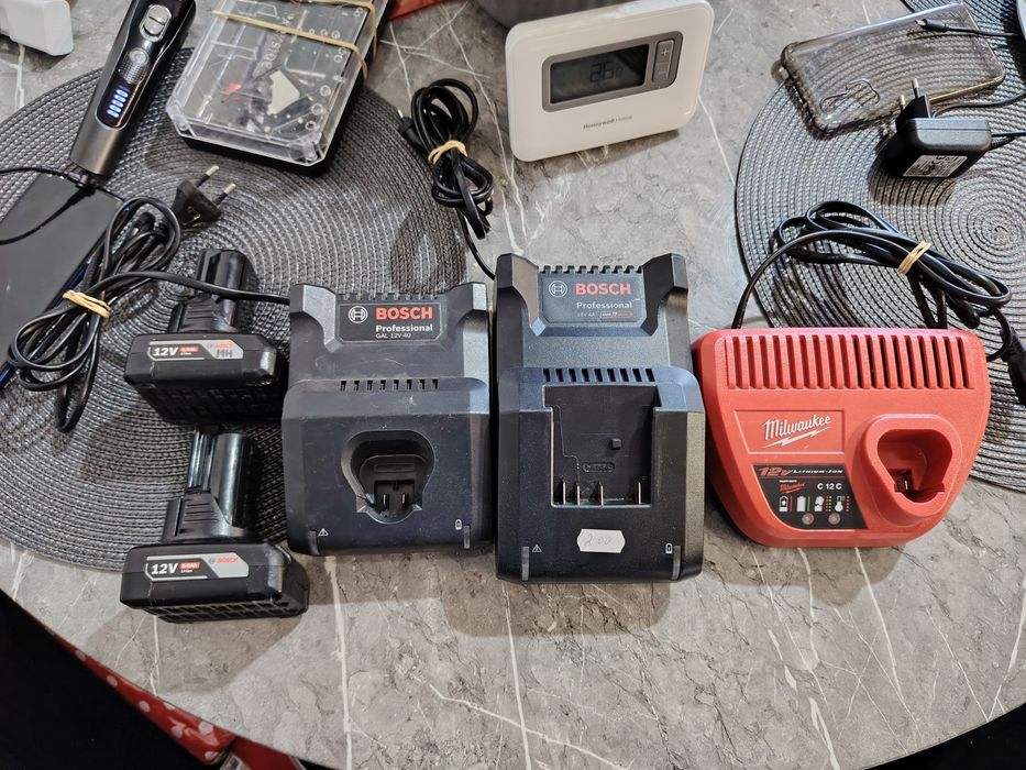 Încărcător Bosch și Milwakee 12 și 18V