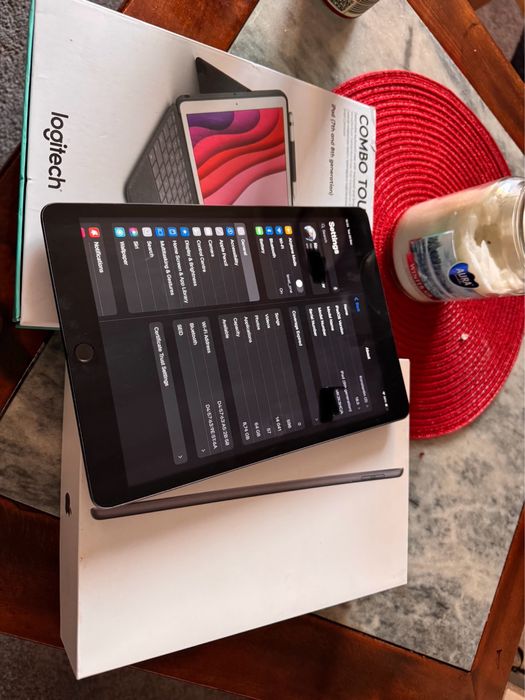 Ipad gen 9 + logitech combo touch