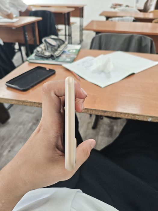 продам iPhone 7+