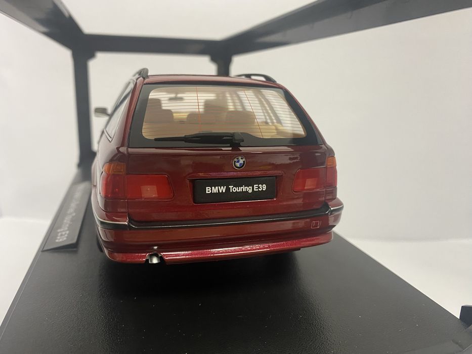 TRIPLE9 BMW E39 5-Series Touring an 1998 machetă auto scara 1:18 26 cm