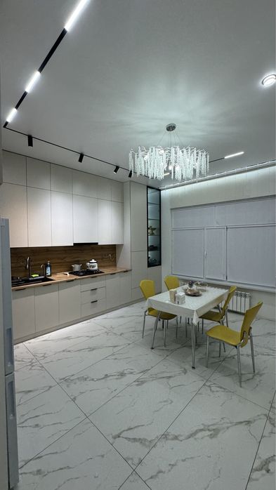 Жаңадан салынған үлкен үй!