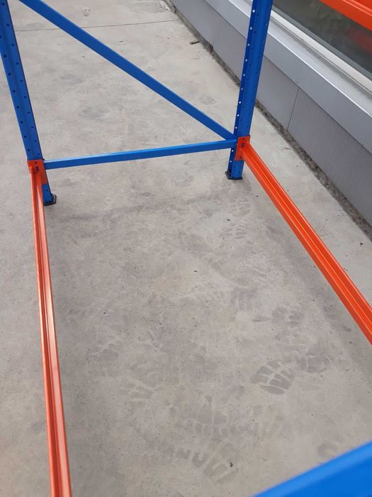 Метални полични (леки) стелажи на най-добри цени