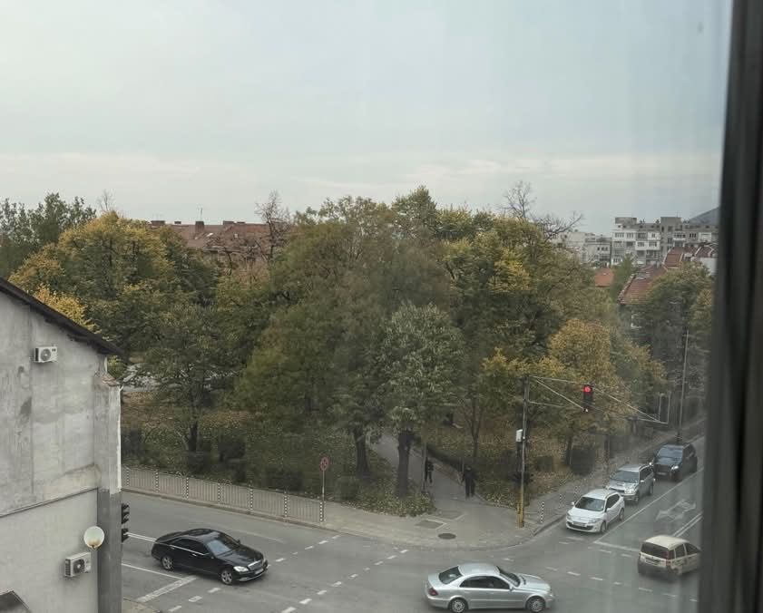 Продава се тристаен апартамент