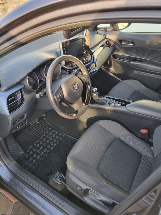 Toyota C-HR 1.8 hybrid Proprietar In Garantie Toyota.