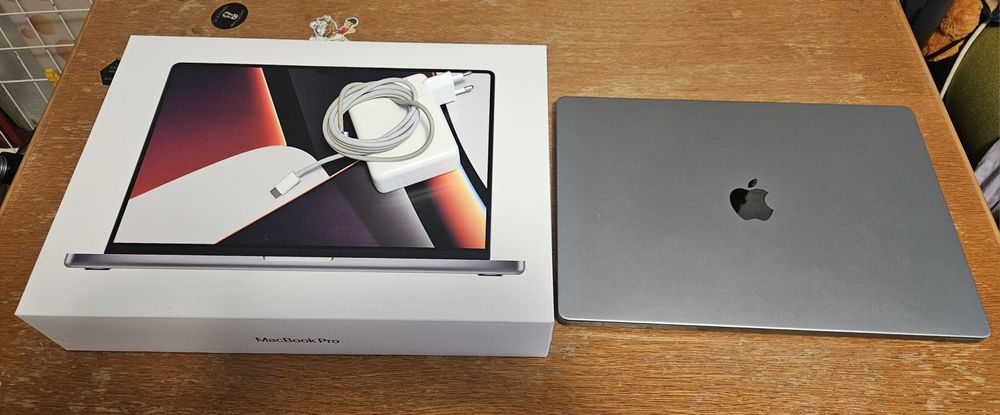 MacBook M1 Pro 16" 2021, 16GB ram, 500GB stocare