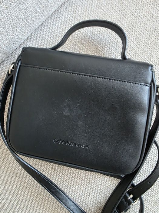 Geanta mica CK cu mici urme de uzura