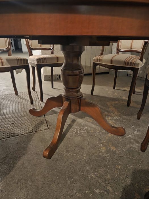 Masă extensibilă din lemn masiv cu 6 scaune