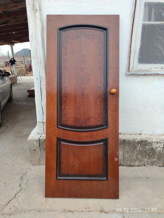 Ағаш есиктер бар