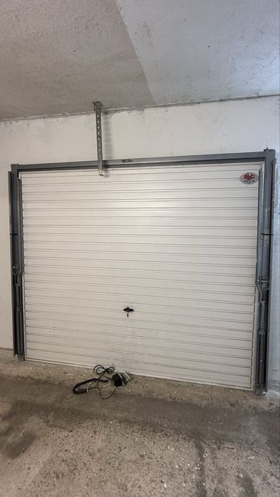Гаражна врата махова