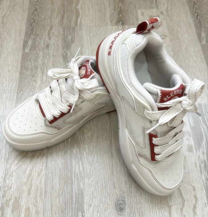 Продам кроссовки Xtep