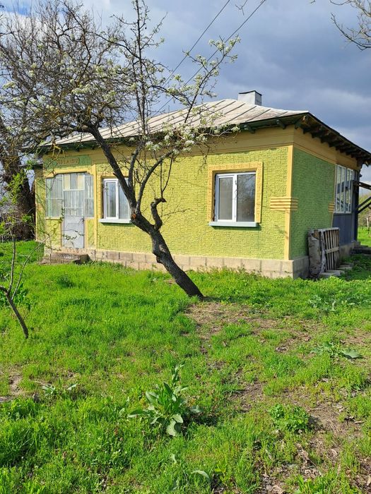 Casa de vanzare la tara