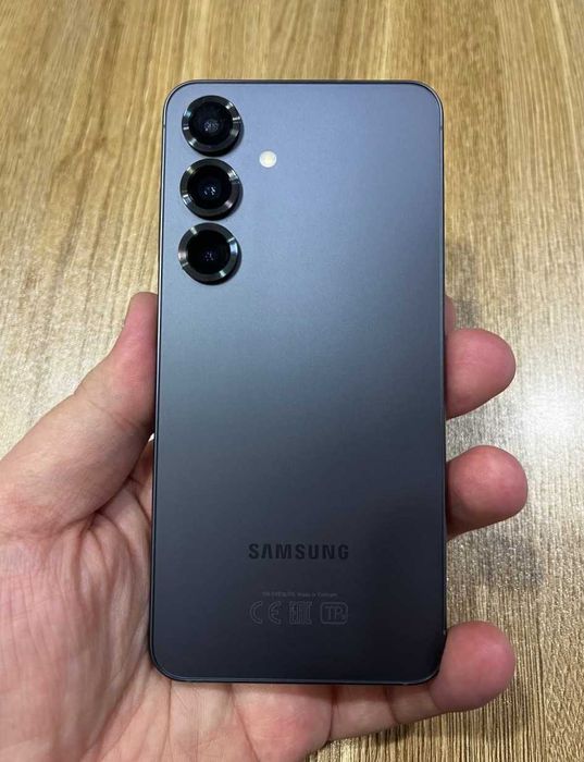 Срочно сотилади Samsung S25 12/256 ГБ