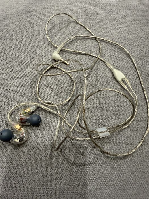 Продавам професионални слушалки Shure SE425
