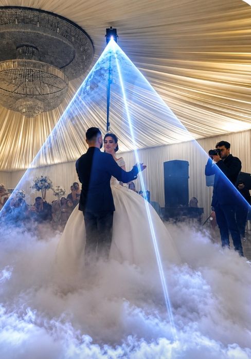 Fum greu, baloane cu fum și laser Cercul Magic – Dansul mirilor