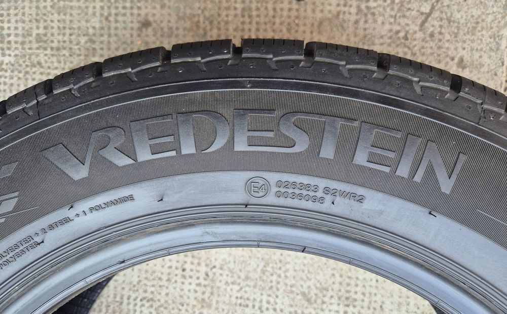 O bucată 215/60 R16C M+S iarnă - una Vredestein