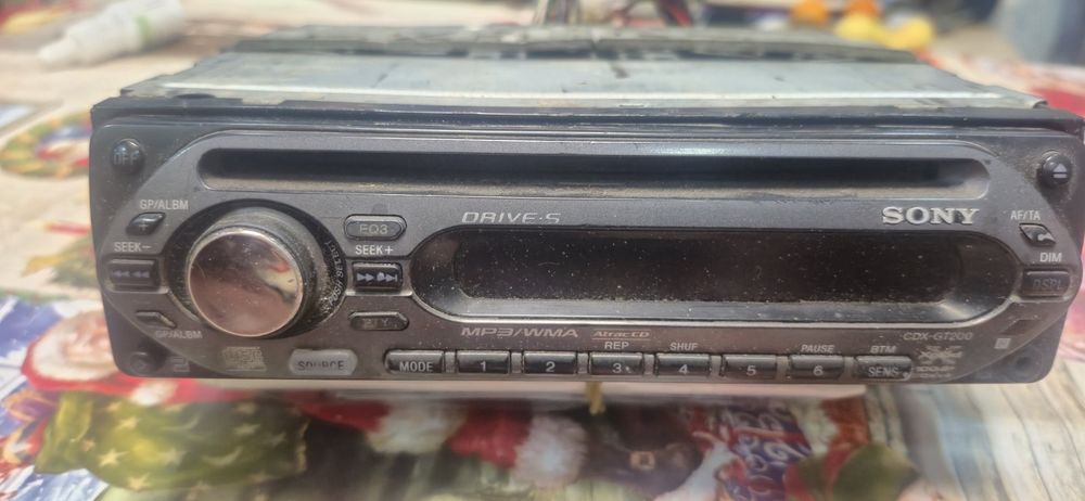 касетофони за кола LG и Сони