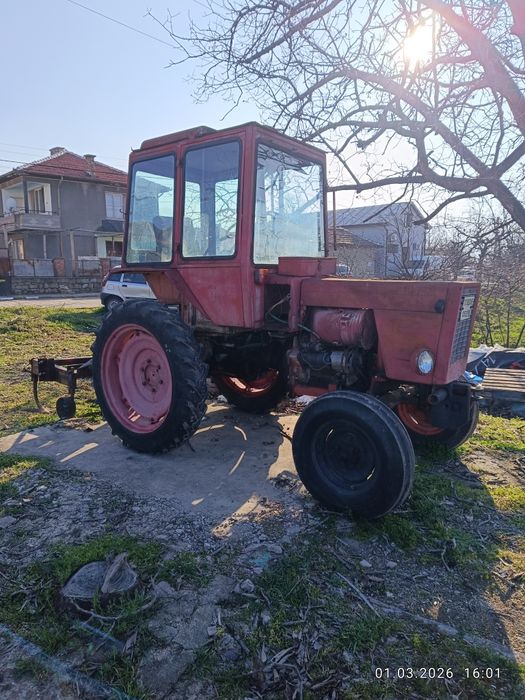 Продавам трактор