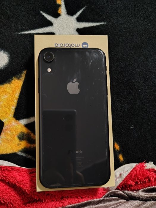 iPhone XR  64  GB