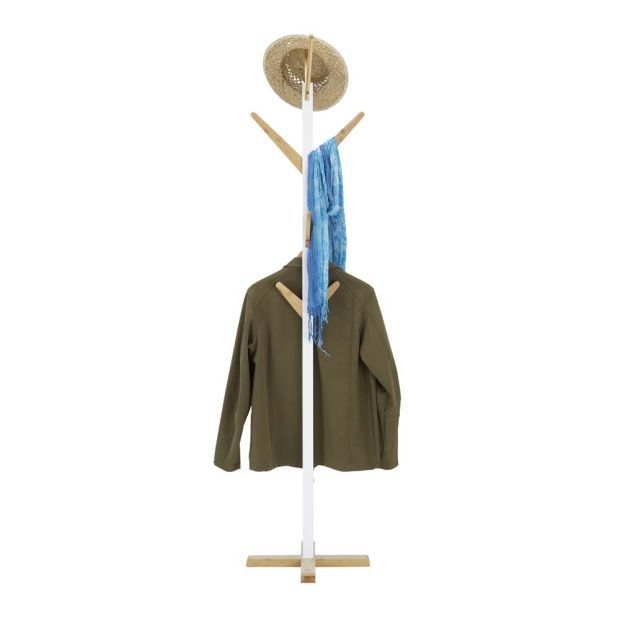 Красива бамбукова закачалка за якета и палта