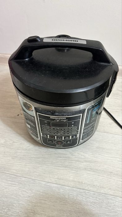 Мультиварка Redmond полностью рабочая