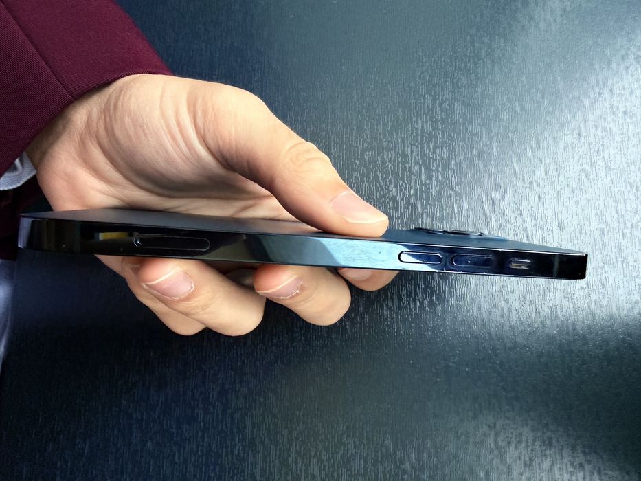 продам Iphone 12 pro на 128 гб
