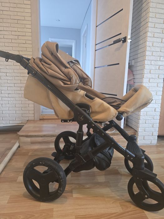 Продам коляску  3 в 1