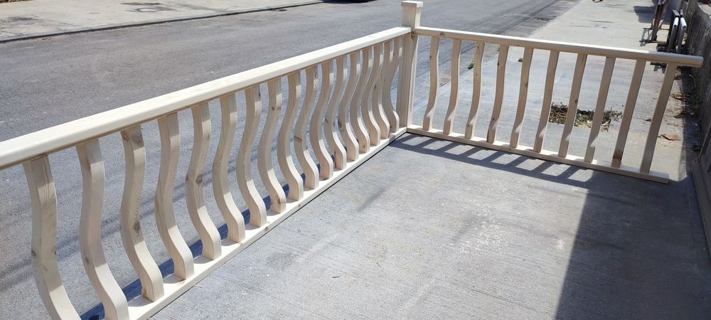 Дървен парапет от масив