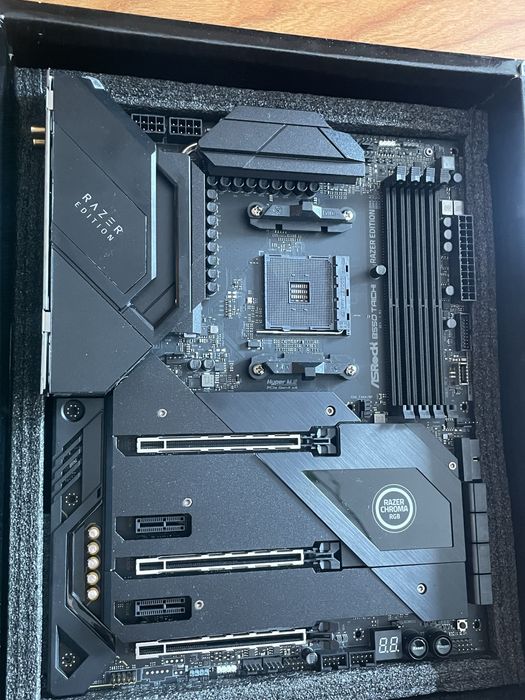 Placa de baza AasRock B550 Raze edition AM4