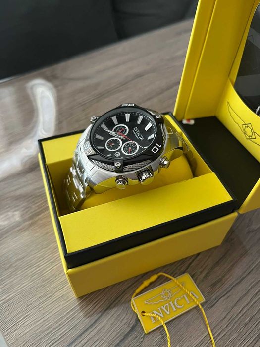 Часовник Invicta Chronograph Bolt