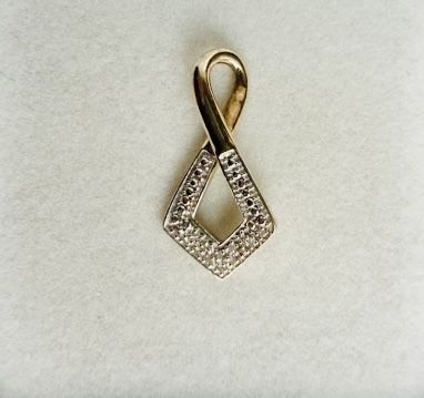 Pandantiv din argint aurit cu diamante