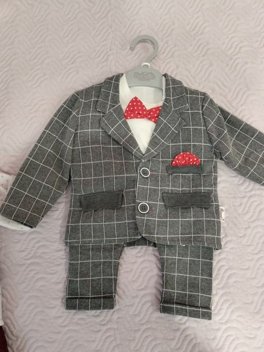 Продам  детские костюмы на малиьчика