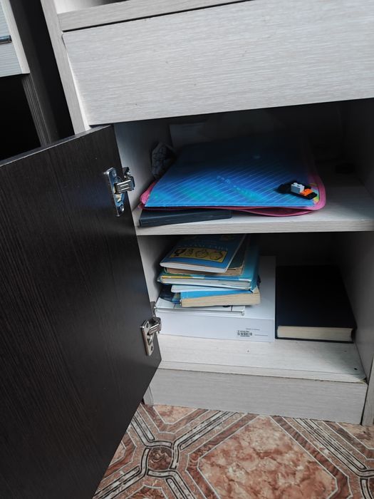 Письменный стол со шкафчиком