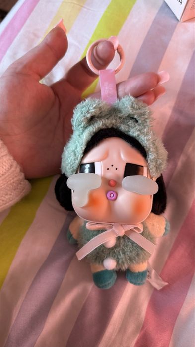 Cry baby She's Alice si What a Frog