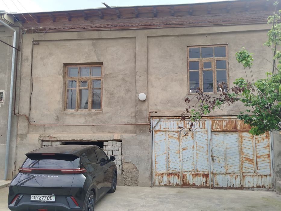 Srochna hovli sotiladi