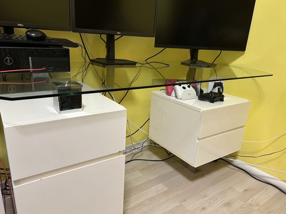 Vand birou cu blat sticla