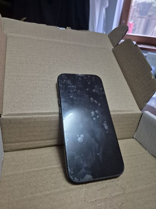 Vând iphone 15 pro 256gb pentru piesă