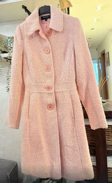 Продавам чисто нови дамски палта